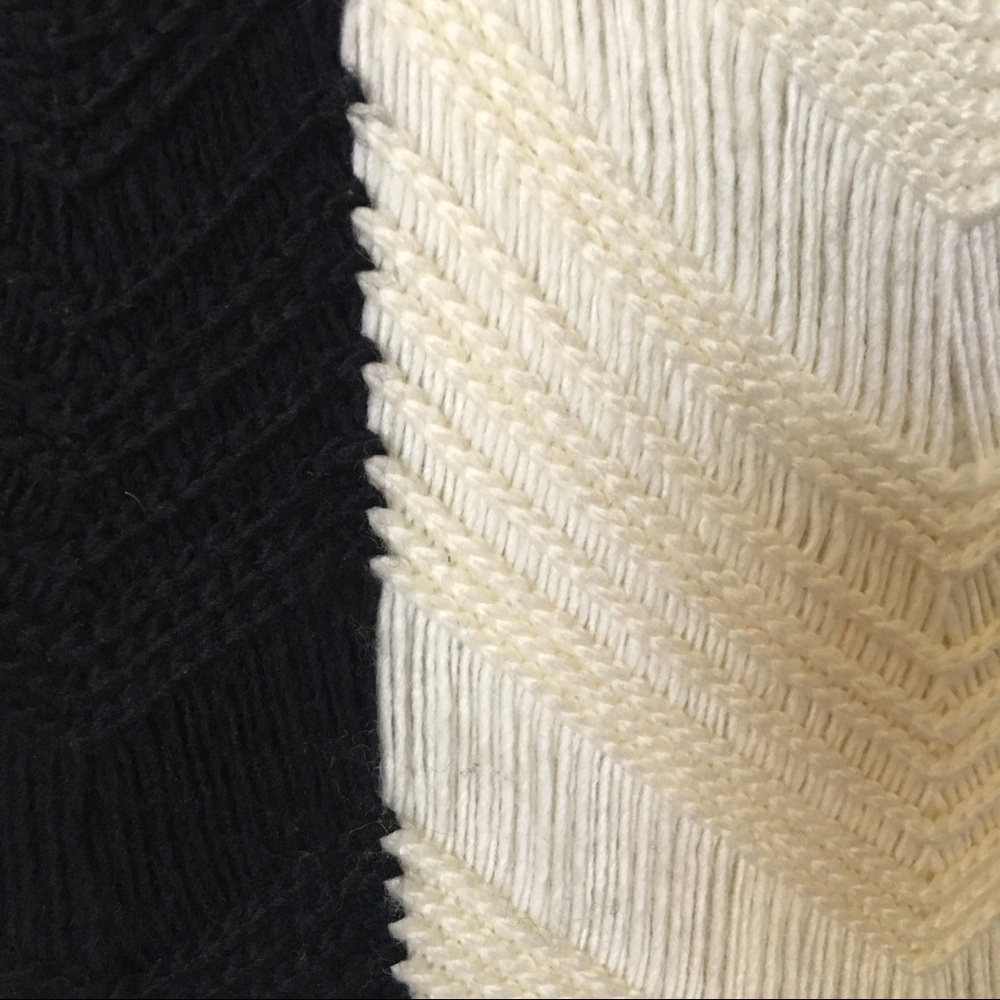 Janet Paris Black & Cream Sweater Top - Picture 3 of 5